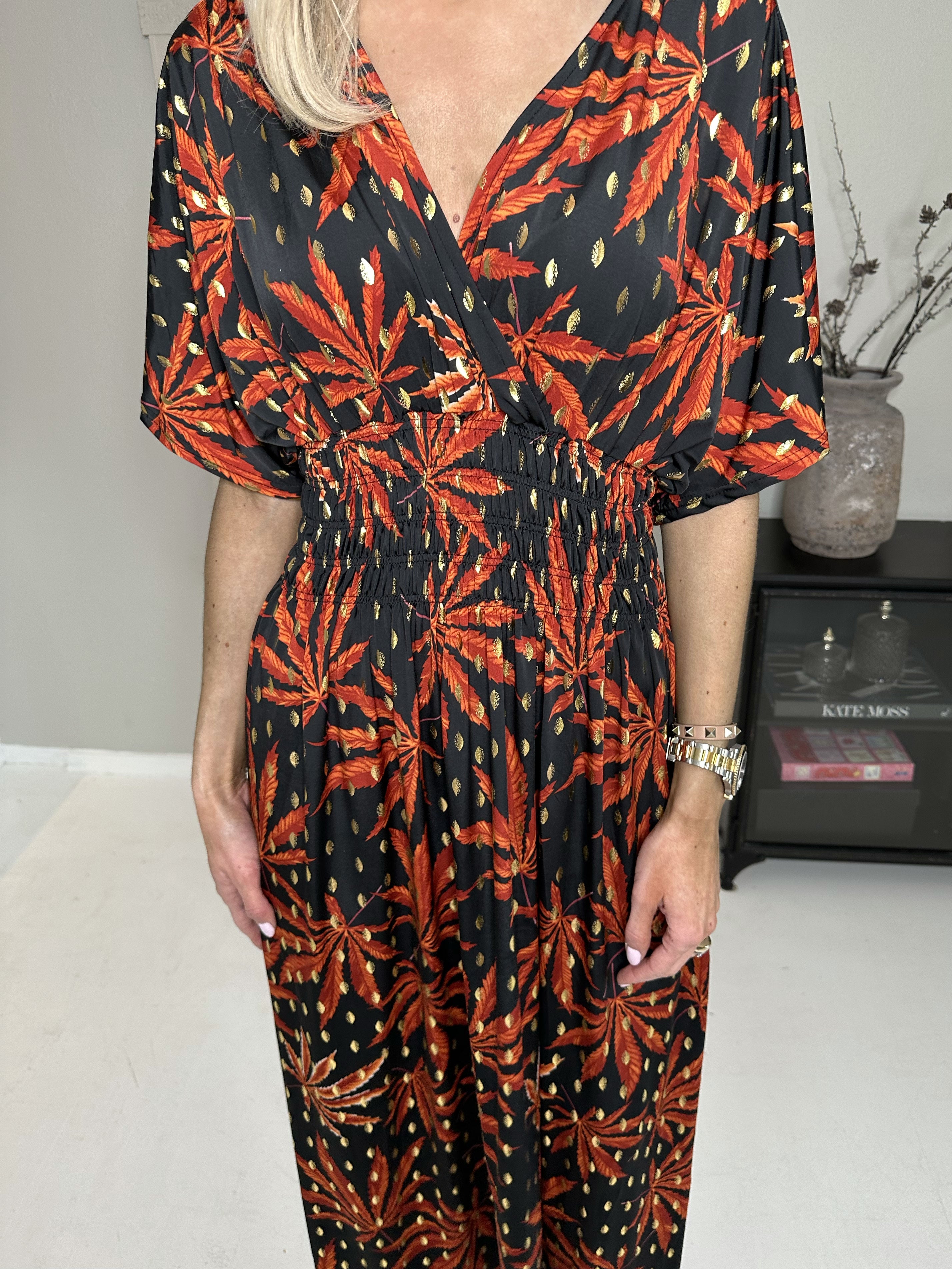 Pams Leaf - Lång elastisk klänning i skrynkelfritt tyg